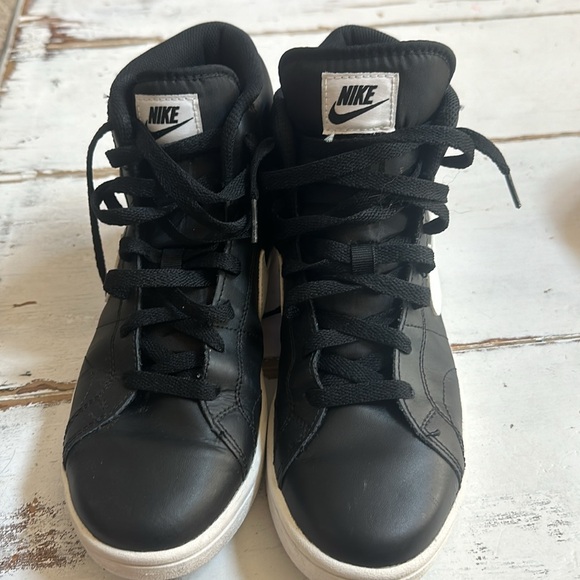 Size nine Nike Court Royale 2 black mid top shoes - Picture 5 of 6